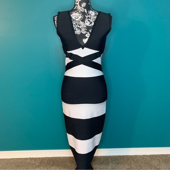 NWT BEBE Color-blocked Bandage Bodycon Dress SZ M BLACK WHITE - Picture 1 of 7